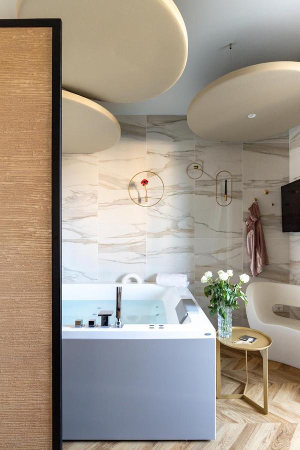 Jacuzzi Suite Home By Enjoy Garda Hotel Peschiera del Garda Exterior foto
